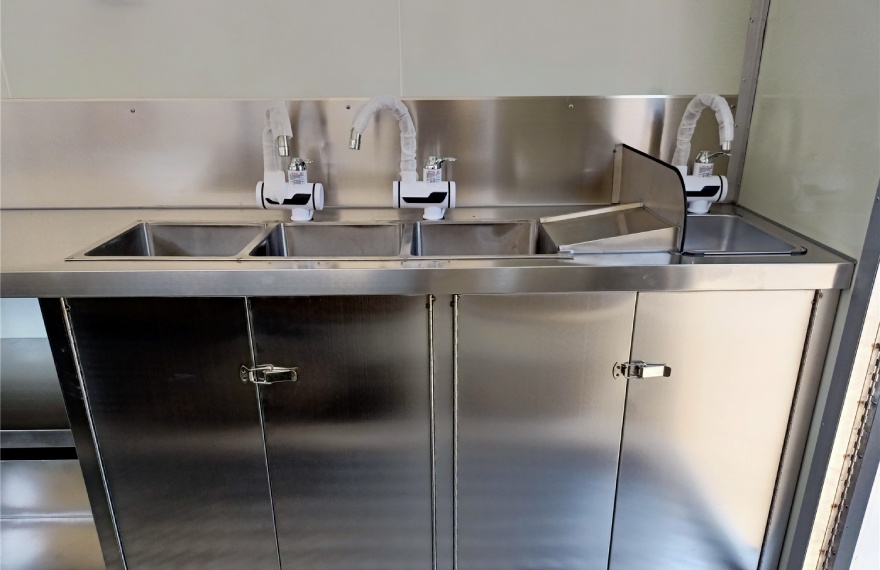 3 compartment water sink in the kitchen trailer